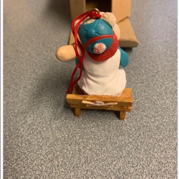 ORNAMENT•VINTAGE🌲AVON ornament BaseballPolarBear1998 - Picture 2 of 3